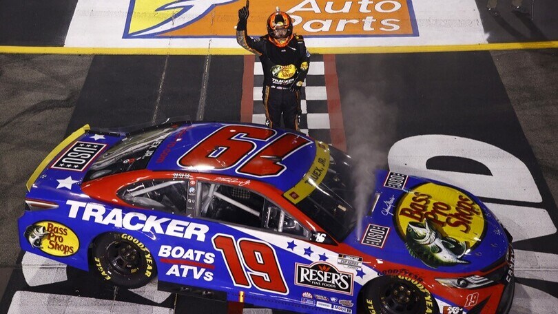 NASCAR: Truex vince, le Toyota ora fanno paura