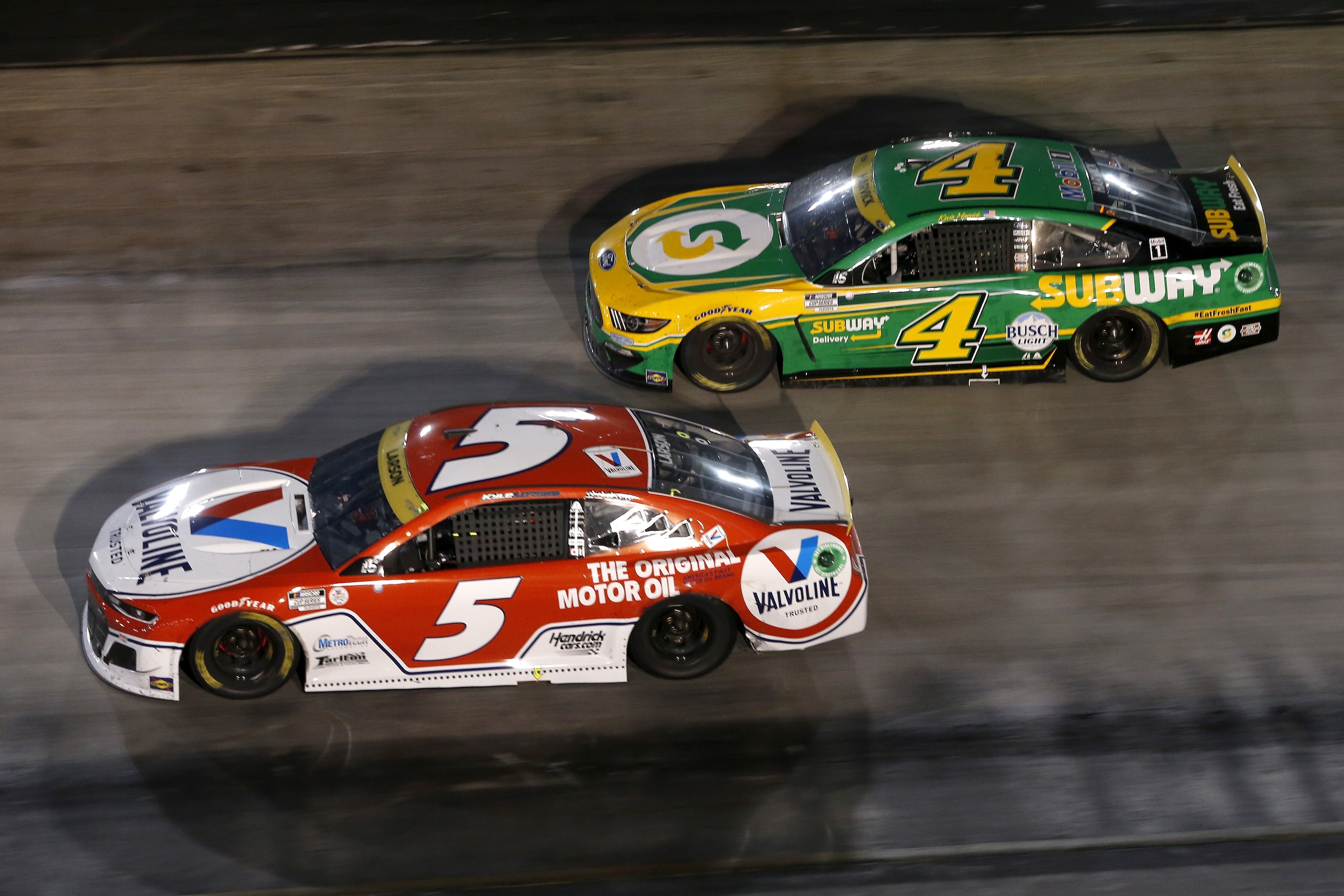 Nascar: Larson vince a Bristol, che battaglia e che litigi!