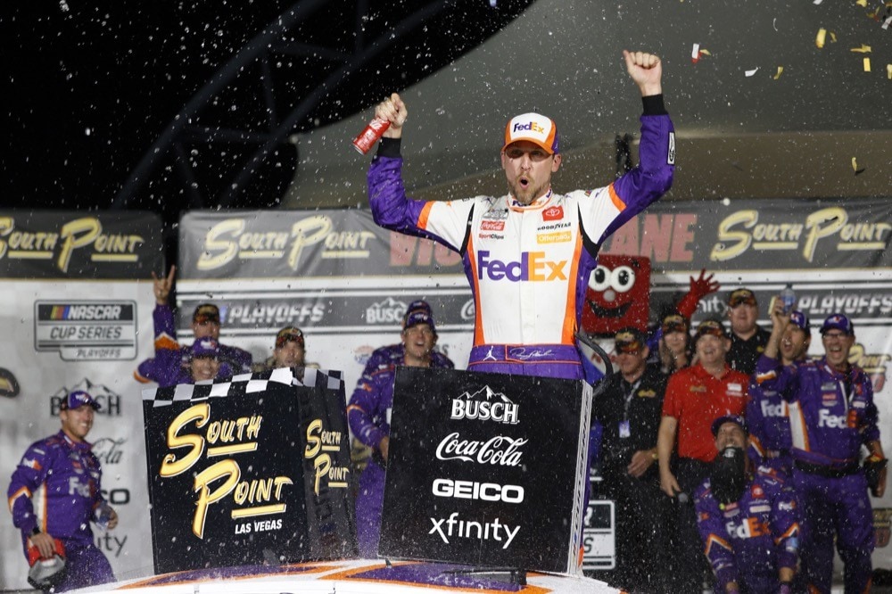 Nascar: a Las Vegas nuova vittoria decisiva per Hamlin