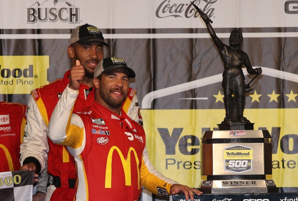 Nascar: storica vittoria di Bubba Wallace a Talladega