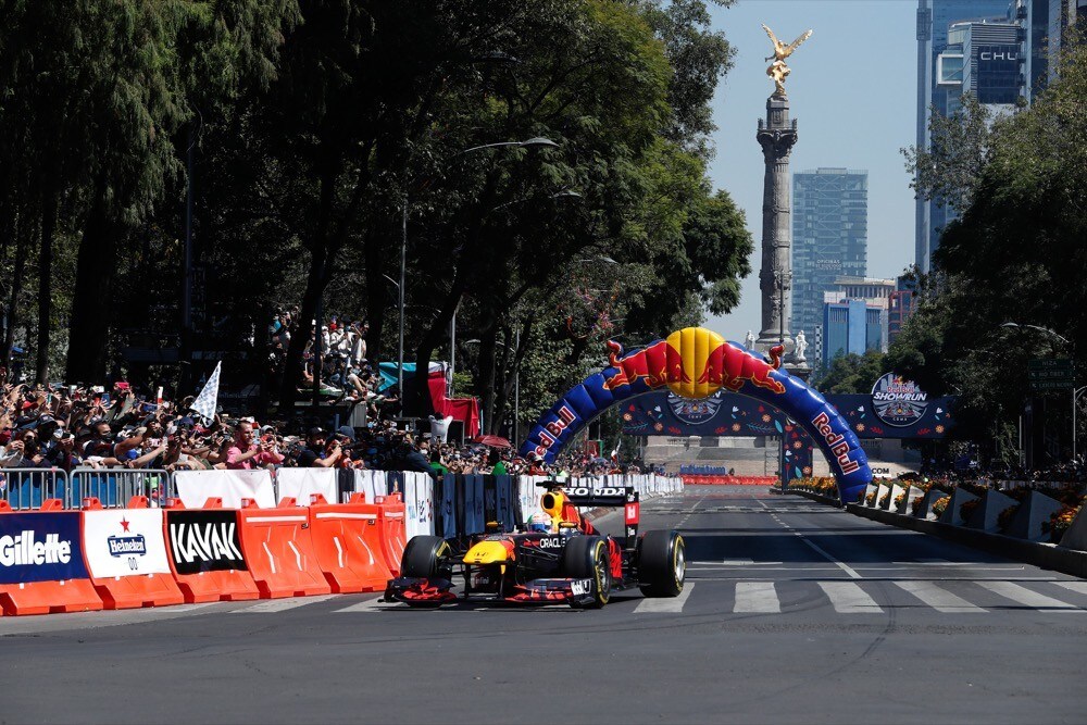 Red Bull, Perez infiamma Città del Messico sulla RB7