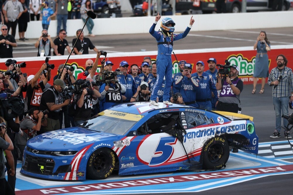 Nascar: Larson mette la decima ed è campione