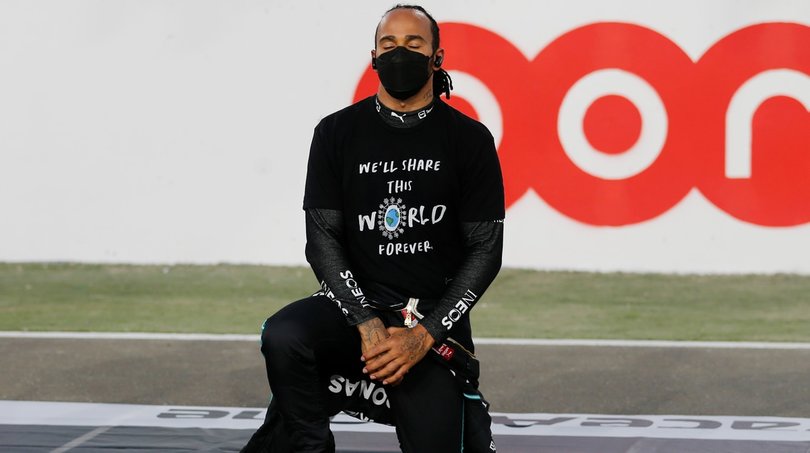 GP Qatar: vince Hamilton davanti a Verstappen, podio per uno strepitoso Alonso