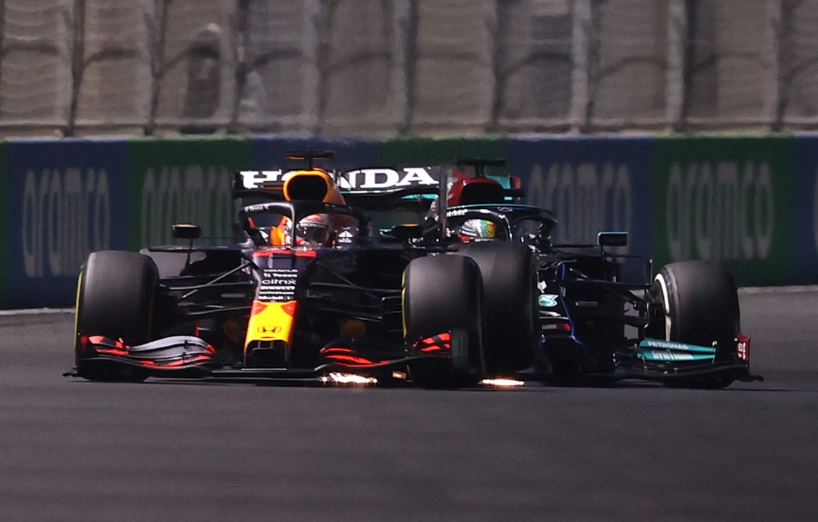 Hamilton e Verstappen, fenomeni allo scontro a Jeddah: chi ha ragione?