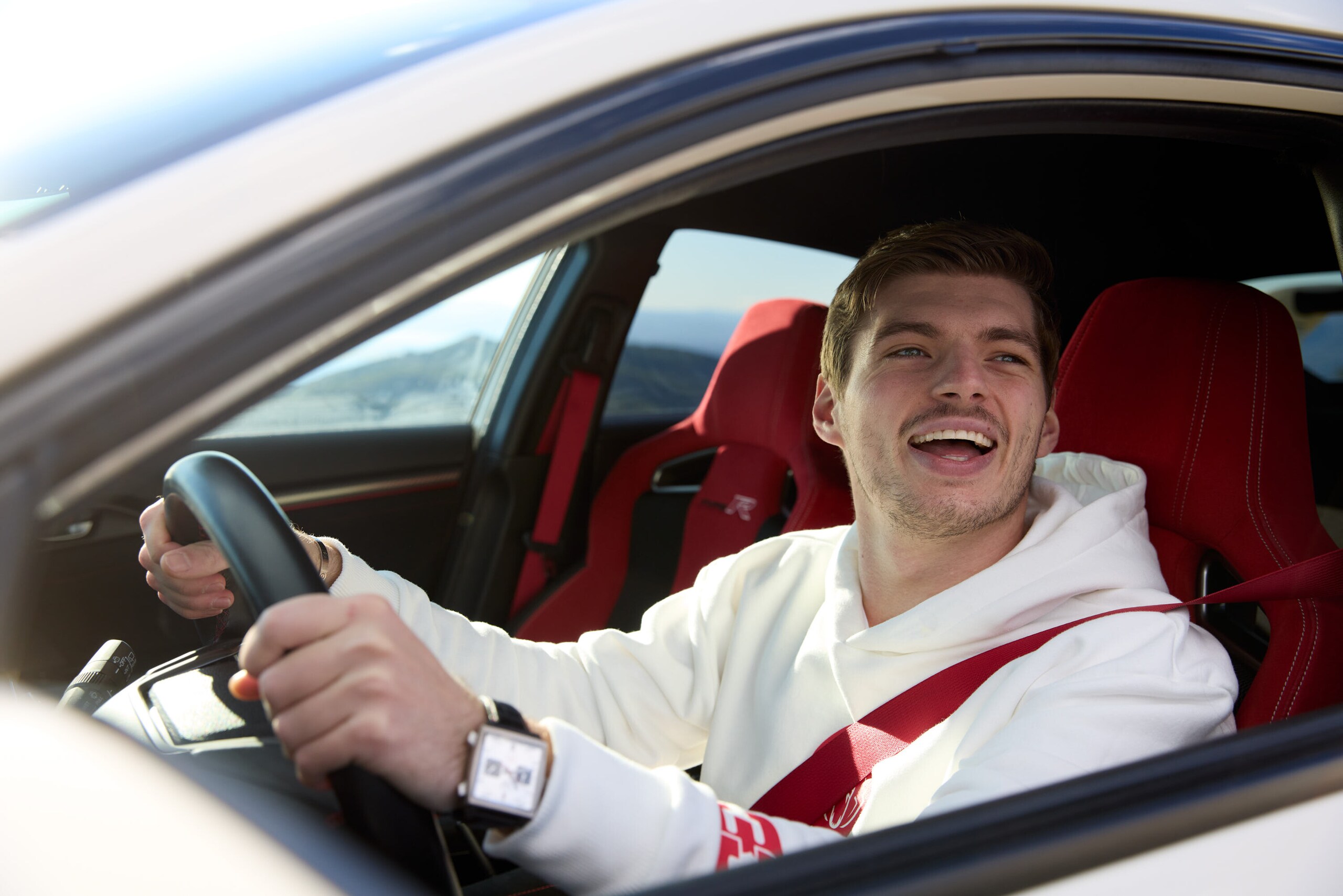 Verstappen cuore d'oro: vende la sua Honda per beneficenza
