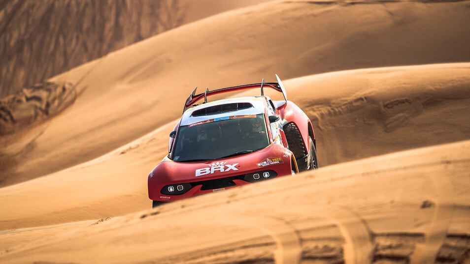Dakar 2022: Loeb tra le dune a trazione anteriore. Sainz: "E' un'Audi veloce"