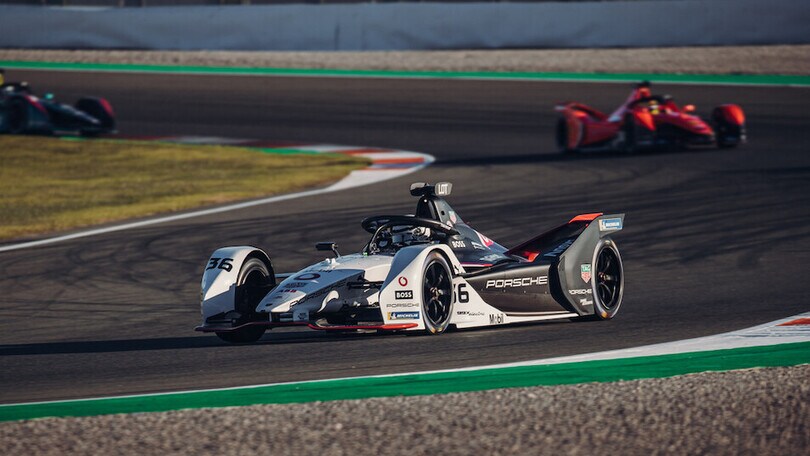 Formula E, Porsche punta al titolo: "Servirà costanza di rendimento"