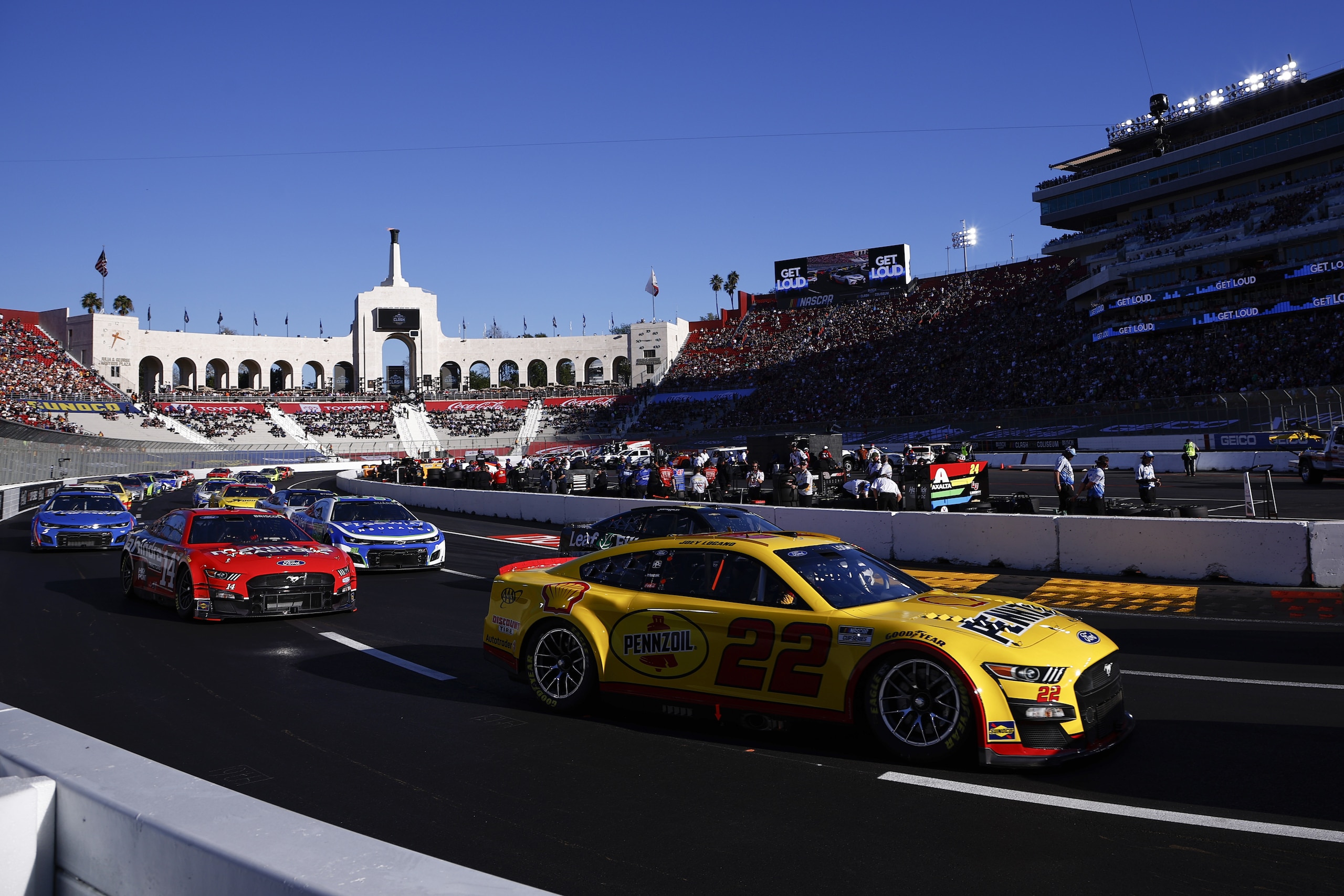 Nascar: Logano vince una prima... da stadio
