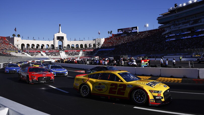 Nascar: Logano vince una prima... da stadio