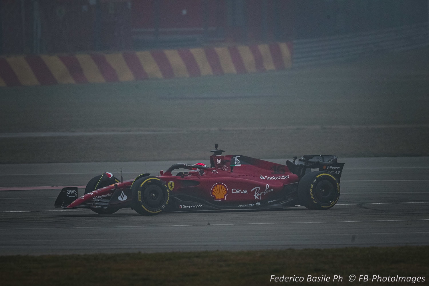 Nuova Ferrari F1-75: folla di tifosi per la prima uscita di Leclerc a Fiorano