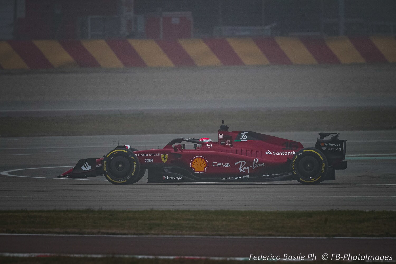 Nuova Ferrari F1-75: folla di tifosi per la prima uscita di Leclerc a Fiorano