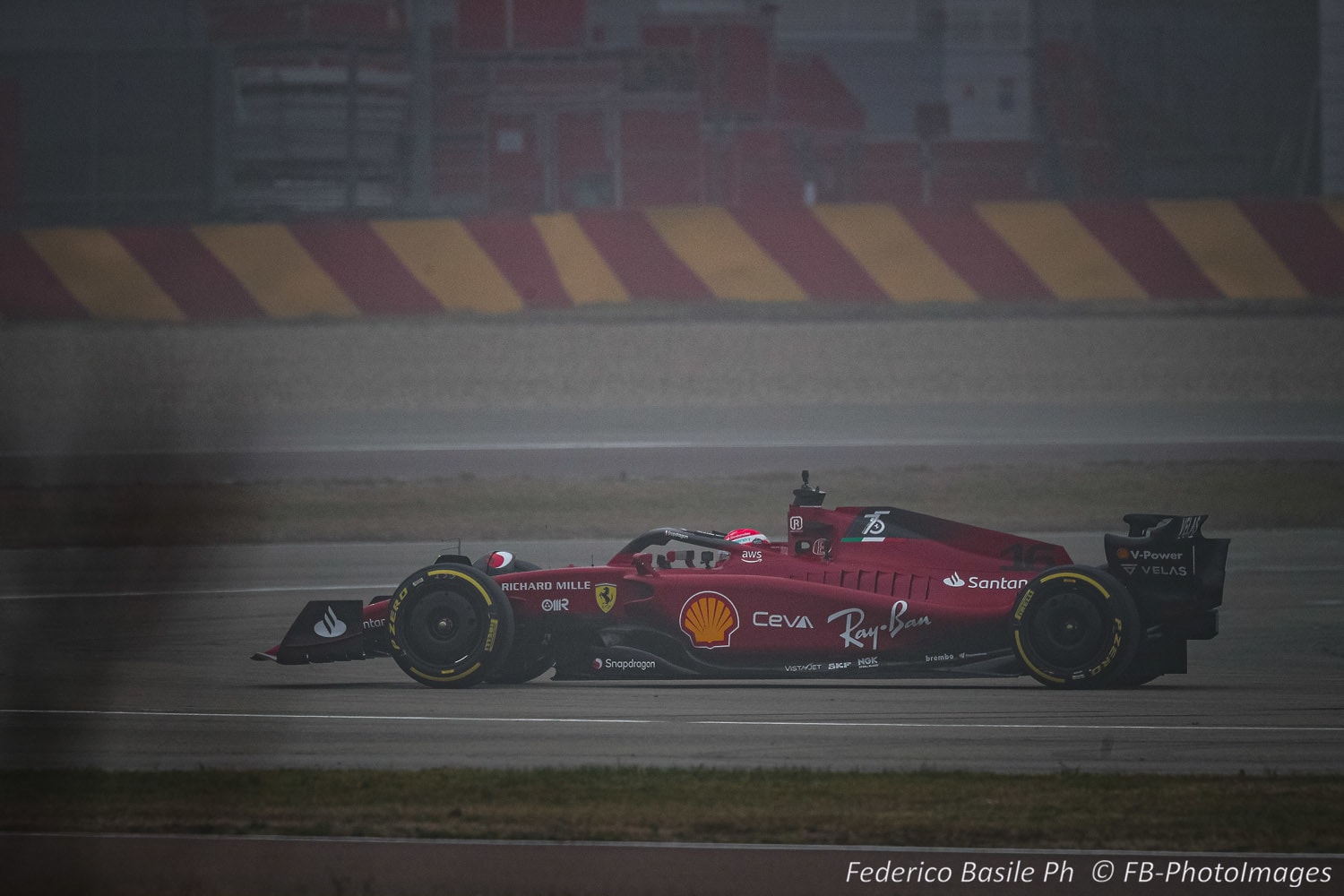 Nuova Ferrari F1-75: folla di tifosi per la prima uscita di Leclerc a Fiorano