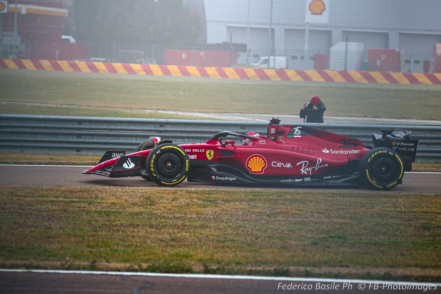 Nuova Ferrari F1-75: folla di tifosi per la prima uscita di Leclerc a Fiorano