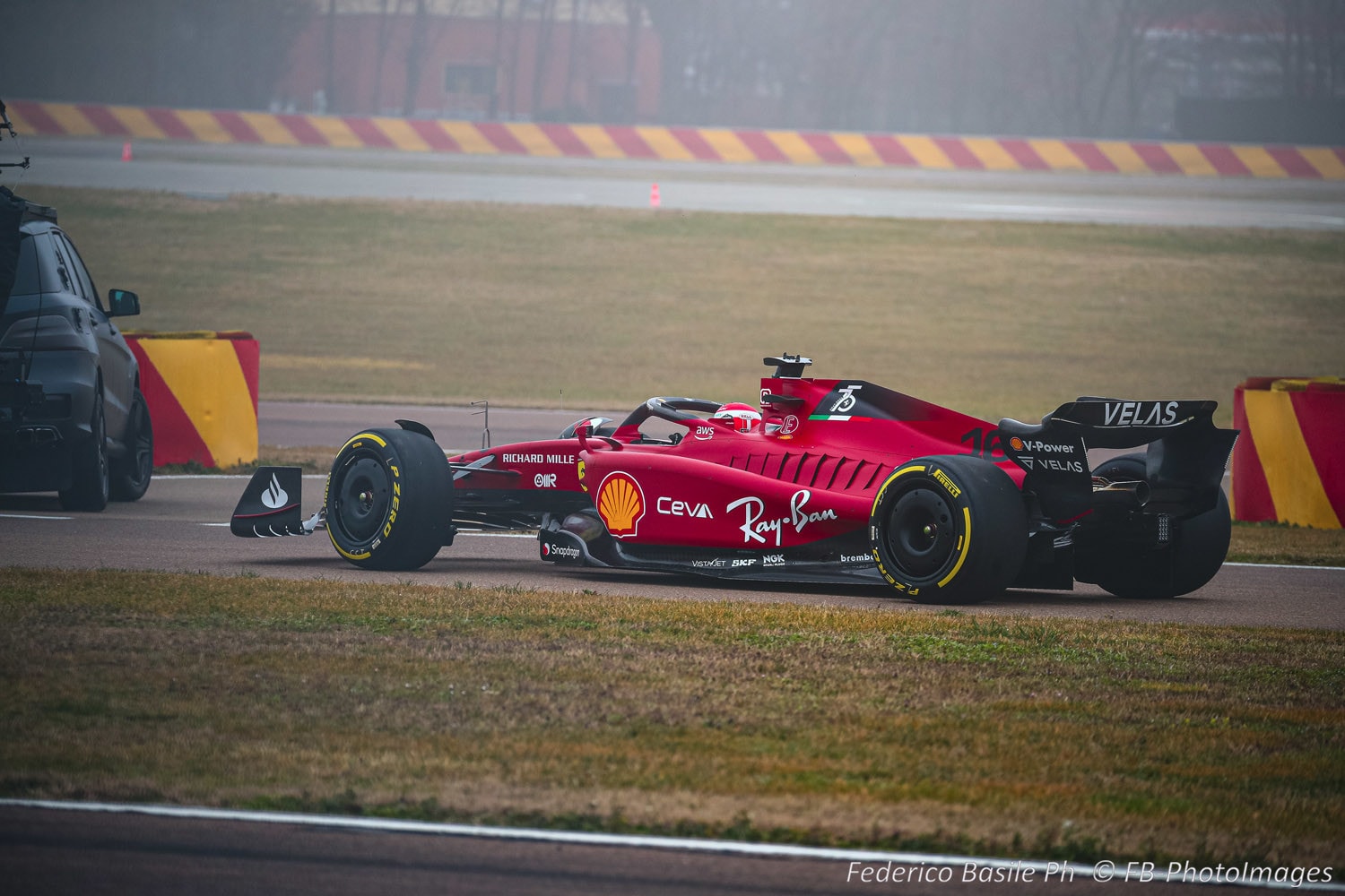 Nuova Ferrari F1-75: folla di tifosi per la prima uscita di Leclerc a Fiorano
