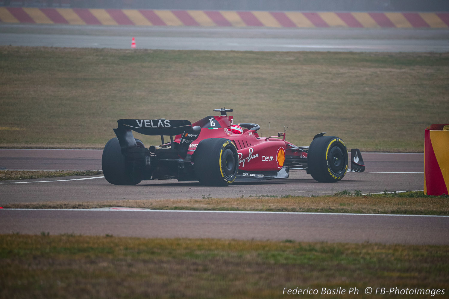 Nuova Ferrari F1-75: folla di tifosi per la prima uscita di Leclerc a Fiorano