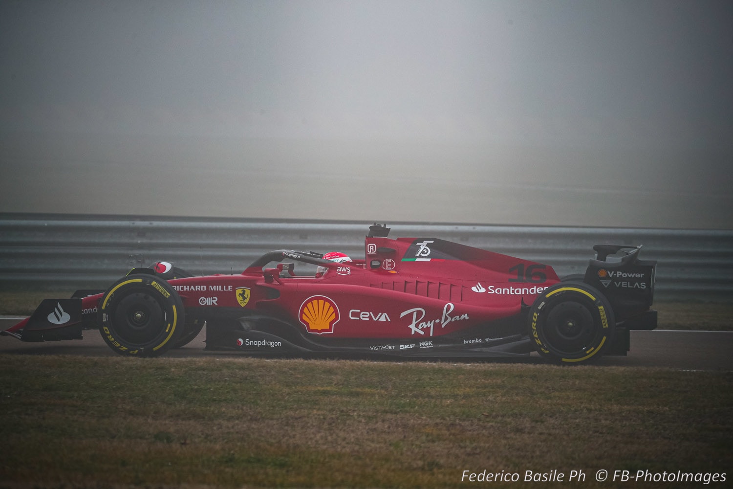 Nuova Ferrari F1-75: folla di tifosi per la prima uscita di Leclerc a Fiorano
