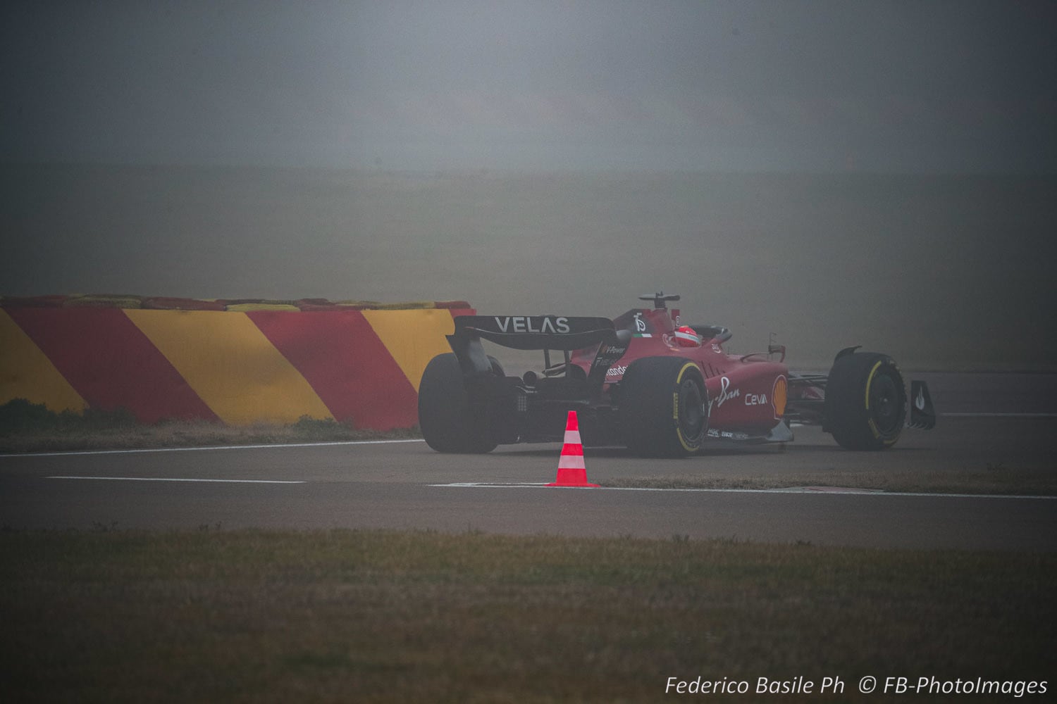 Nuova Ferrari F1-75: folla di tifosi per la prima uscita di Leclerc a Fiorano