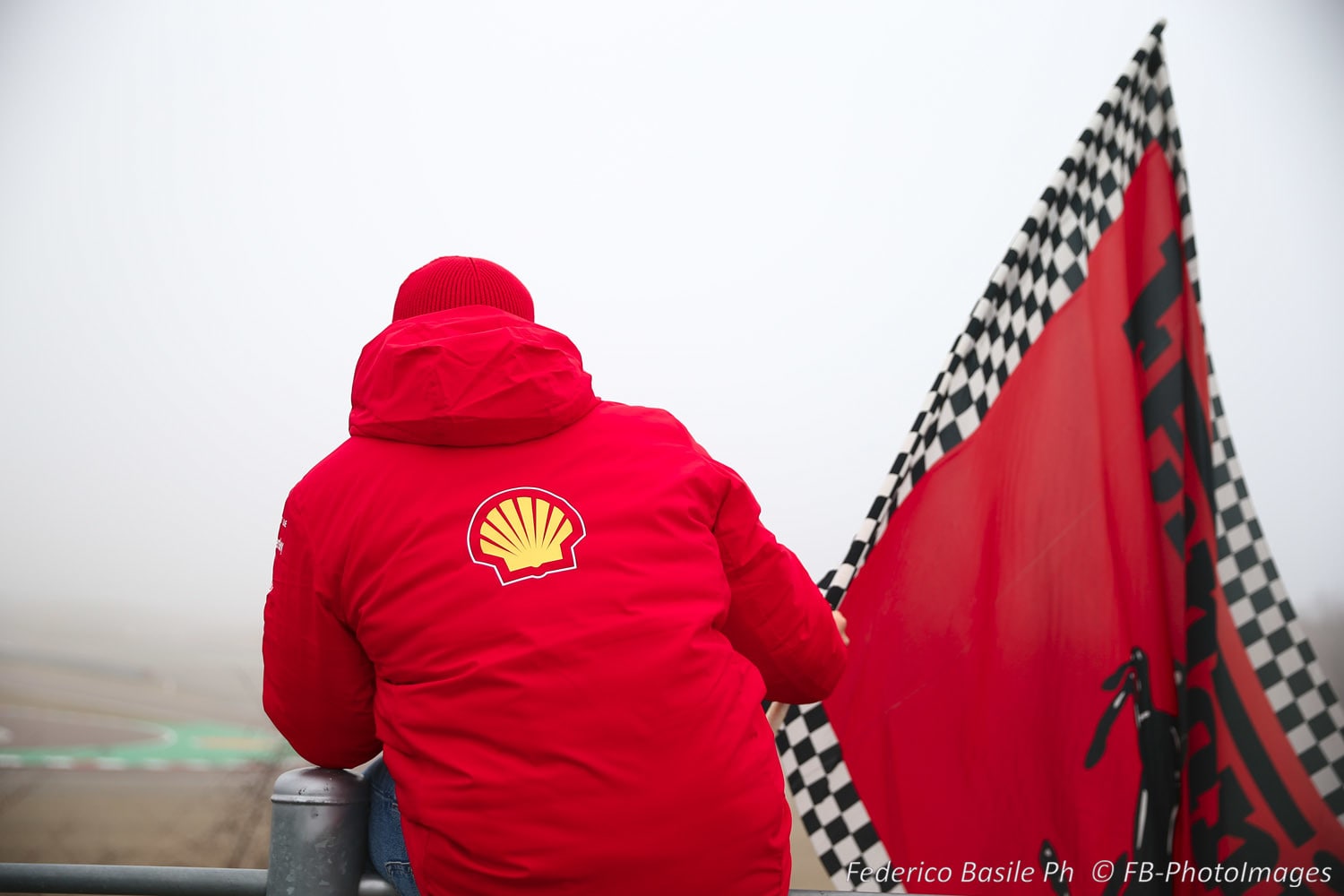 Nuova Ferrari F1-75: folla di tifosi per la prima uscita di Leclerc a Fiorano