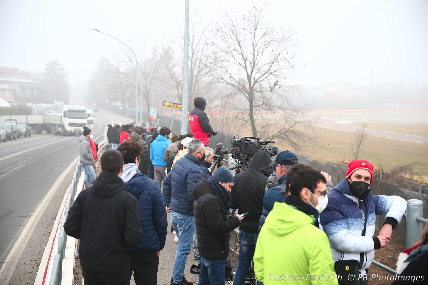 Nuova Ferrari F1-75: folla di tifosi per la prima uscita di Leclerc a Fiorano
