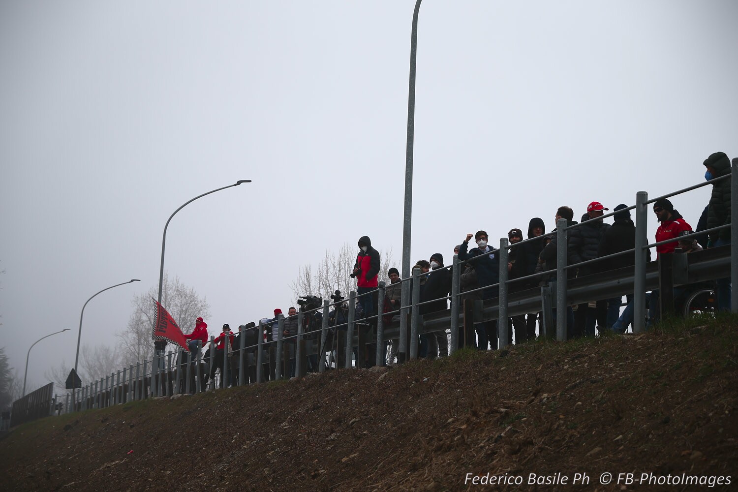 Nuova Ferrari F1-75: folla di tifosi per la prima uscita di Leclerc a Fiorano