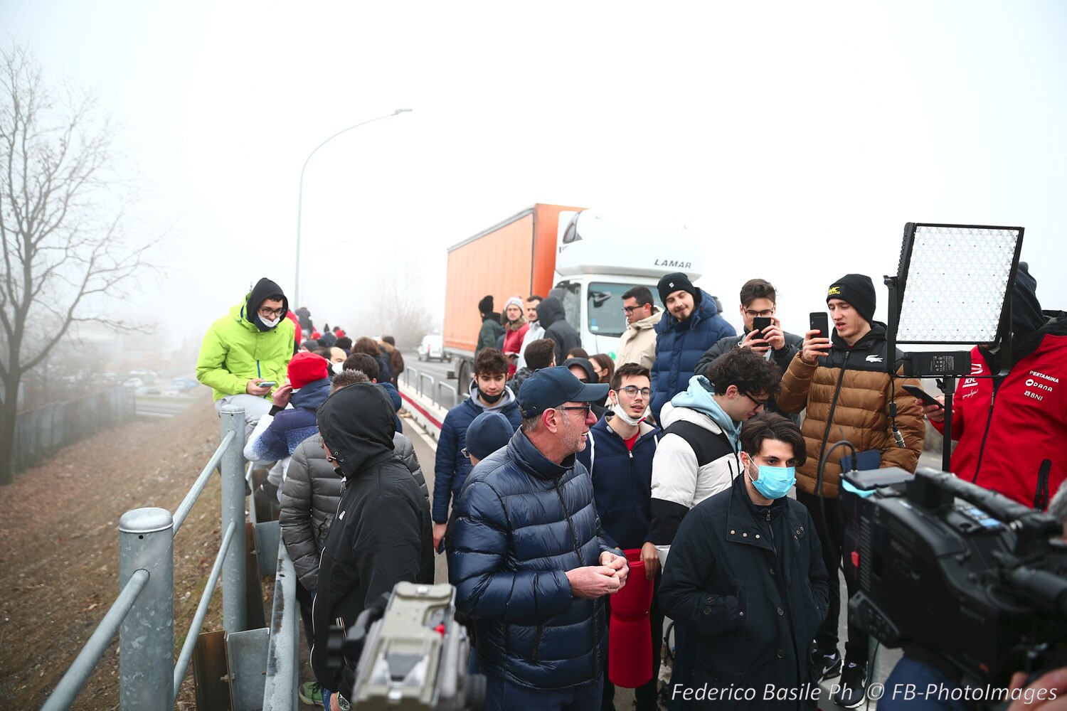 Nuova Ferrari F1-75: folla di tifosi per la prima uscita di Leclerc a Fiorano
