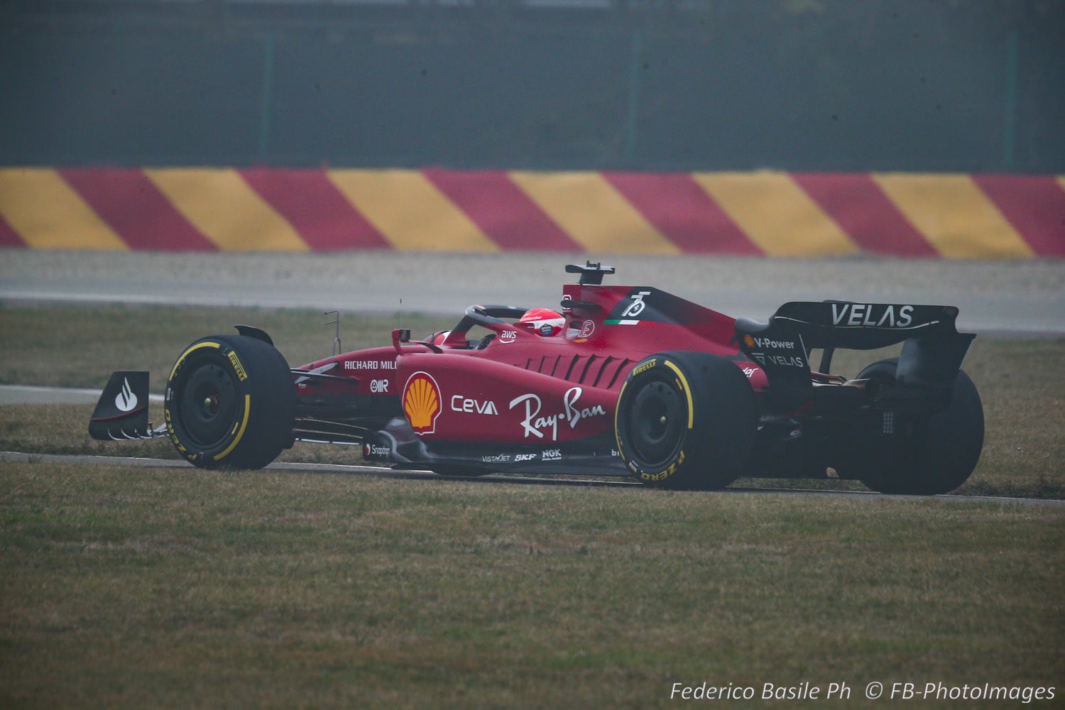 Nuova Ferrari F1-75: folla di tifosi per la prima uscita di Leclerc a Fiorano