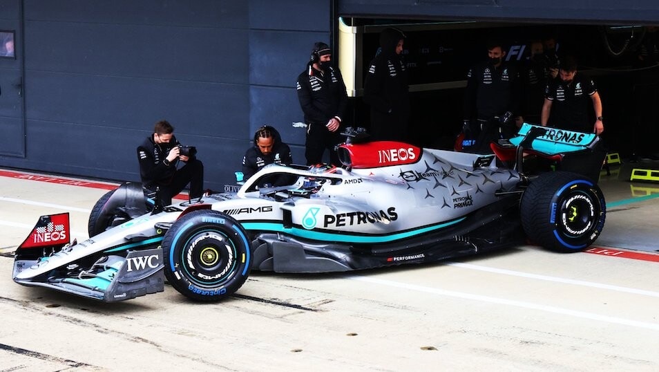 Mercedes W13, Russell debutta nella tempesta a Silverstone