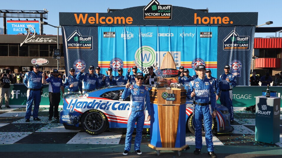 Nascar: Larson senza pietà a Fontana