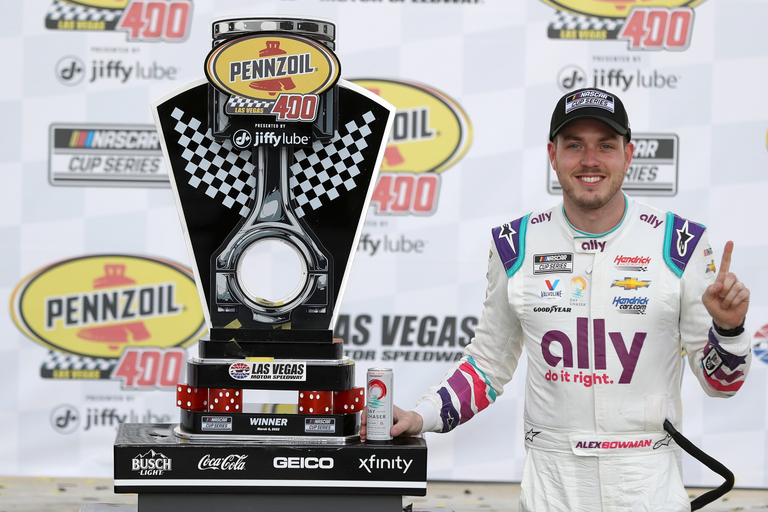 Nascar: Bowman centra la vittoria a Las Vegas
