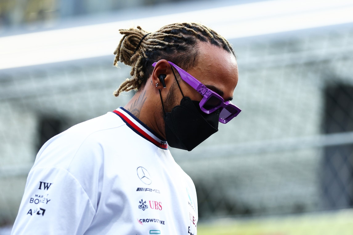 Hamilton in difficoltà: lo sfogo social