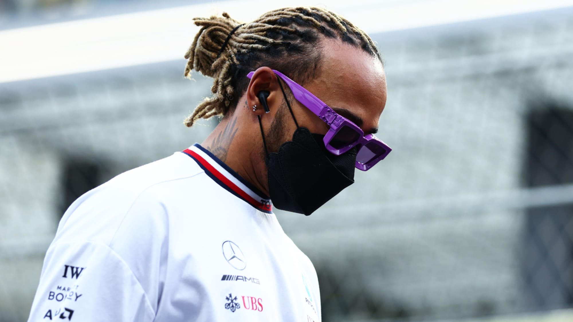Hamilton in difficoltà: lo sfogo social