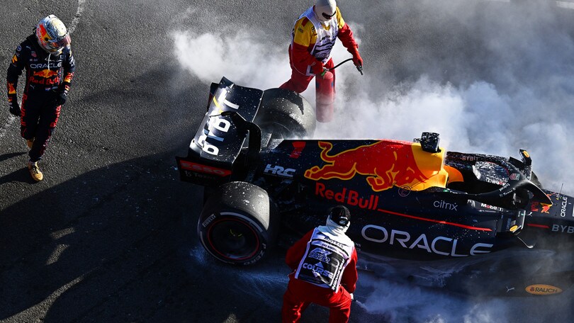 Verstappen, clamoroso ritiro in Australia