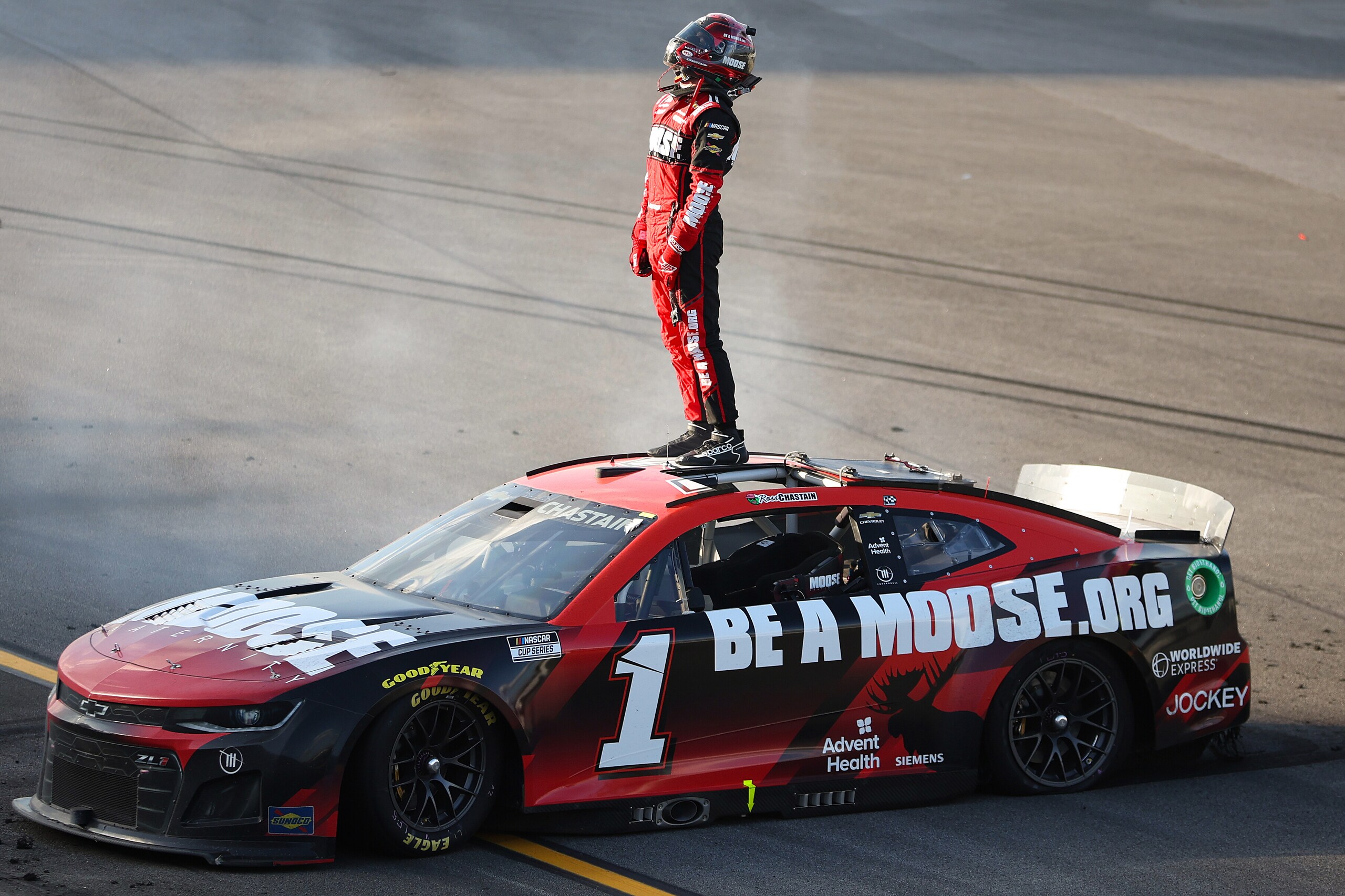 Nascar: Chastain all'ultimo metro a Talladega