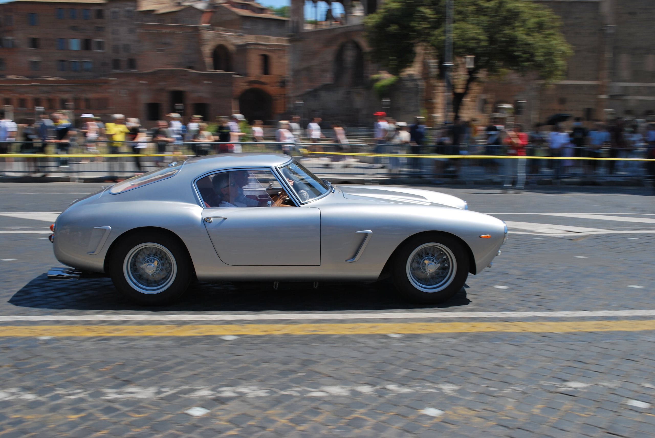 Roma Grand Prix Storico, le vetture in Via dei Fori Imperiali