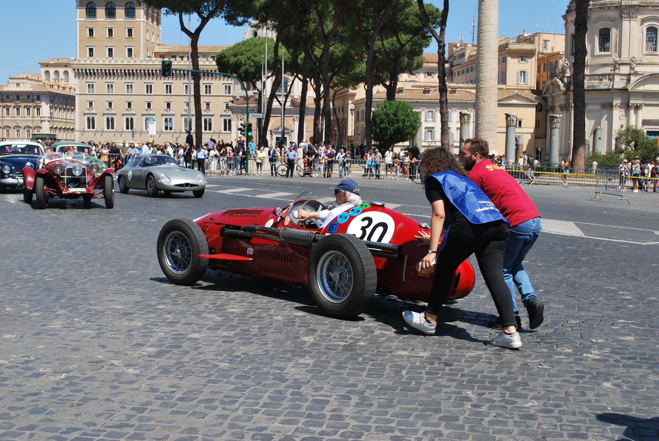 Roma Grand Prix Storico, le vetture in Via dei Fori Imperiali