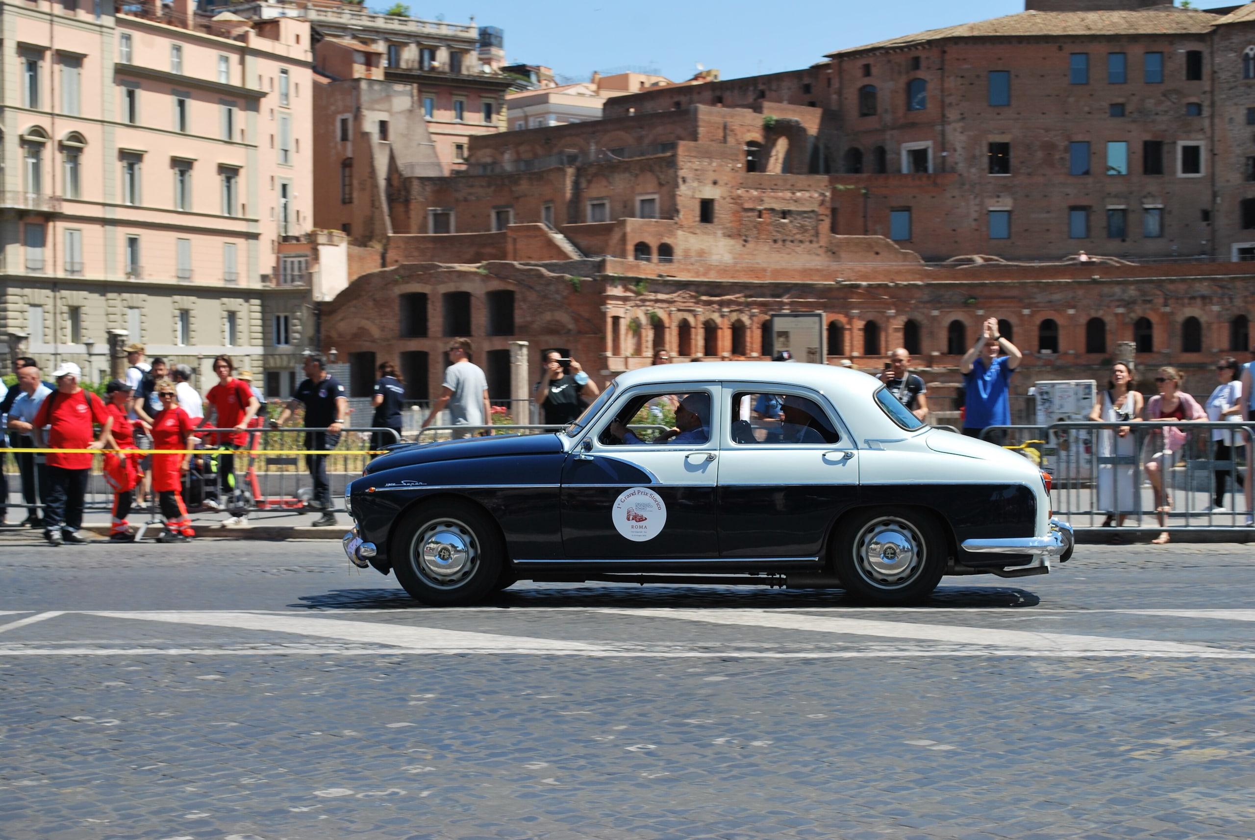 Roma Grand Prix Storico, le vetture in Via dei Fori Imperiali