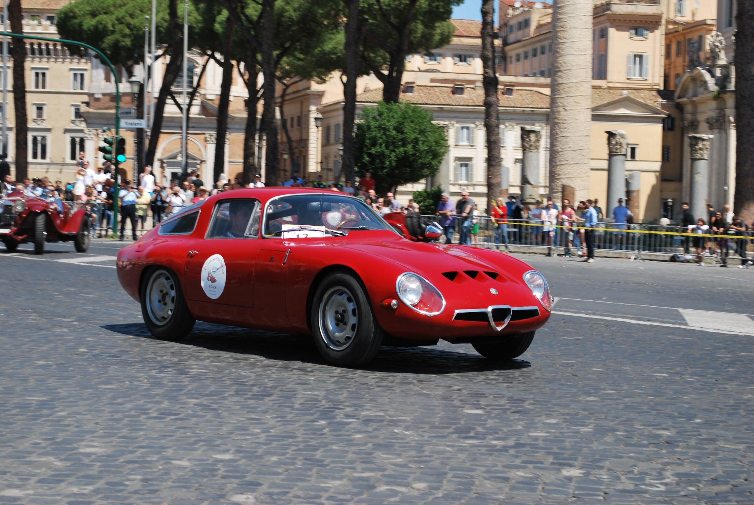 Roma Grand Prix Storico, le vetture in Via dei Fori Imperiali