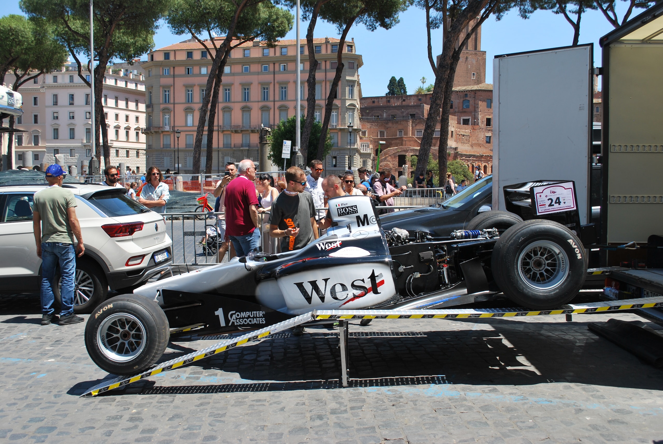Roma Grand Prix Storico, le vetture in Via dei Fori Imperiali