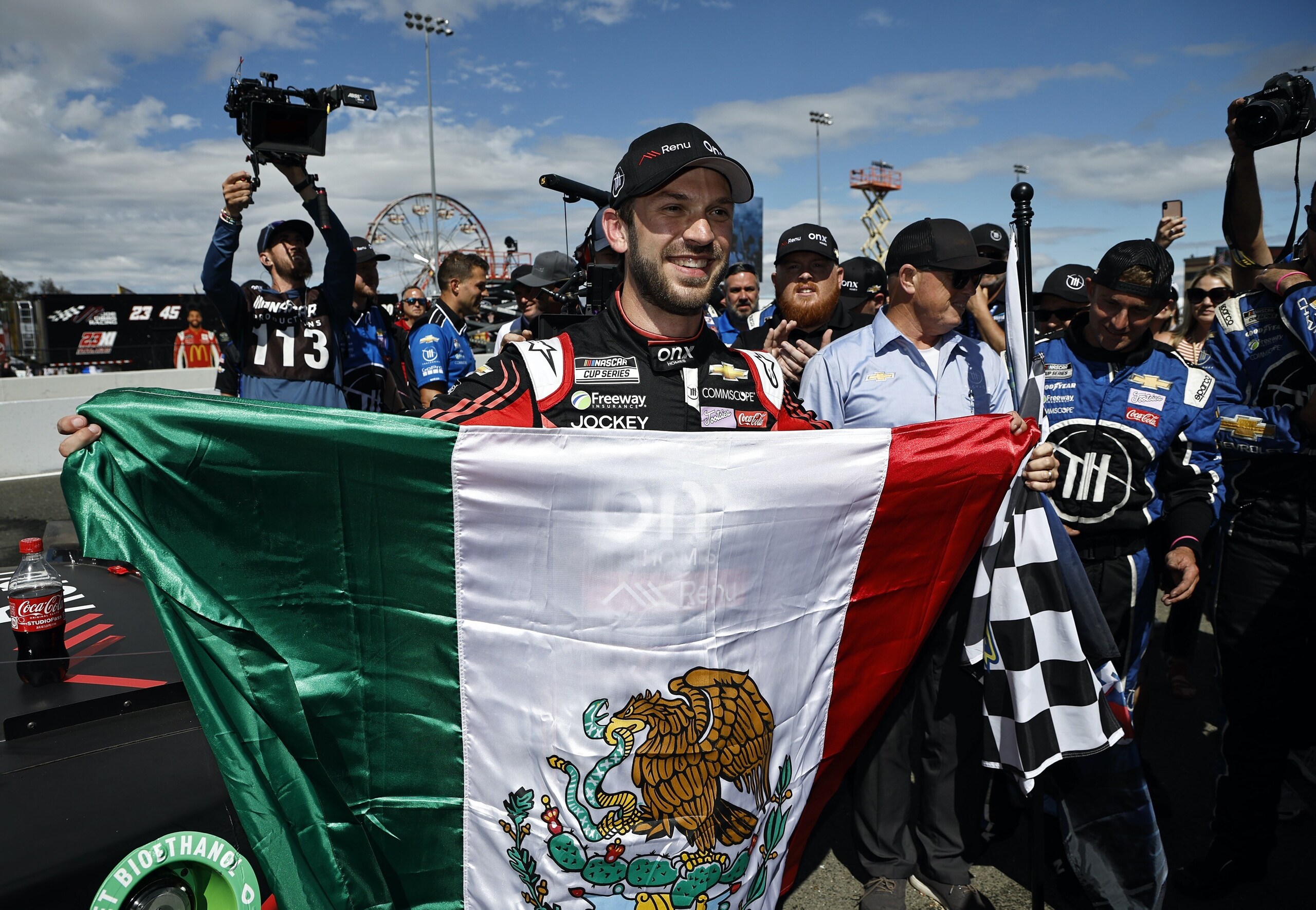 Nascar: Suarez primo vincitore messicano