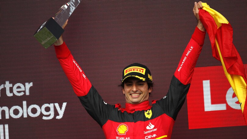 GP Gran Bretagna: Sainz, prima vittoria! Paura e pazzia con Leclerc 4° e Verstappen 7°