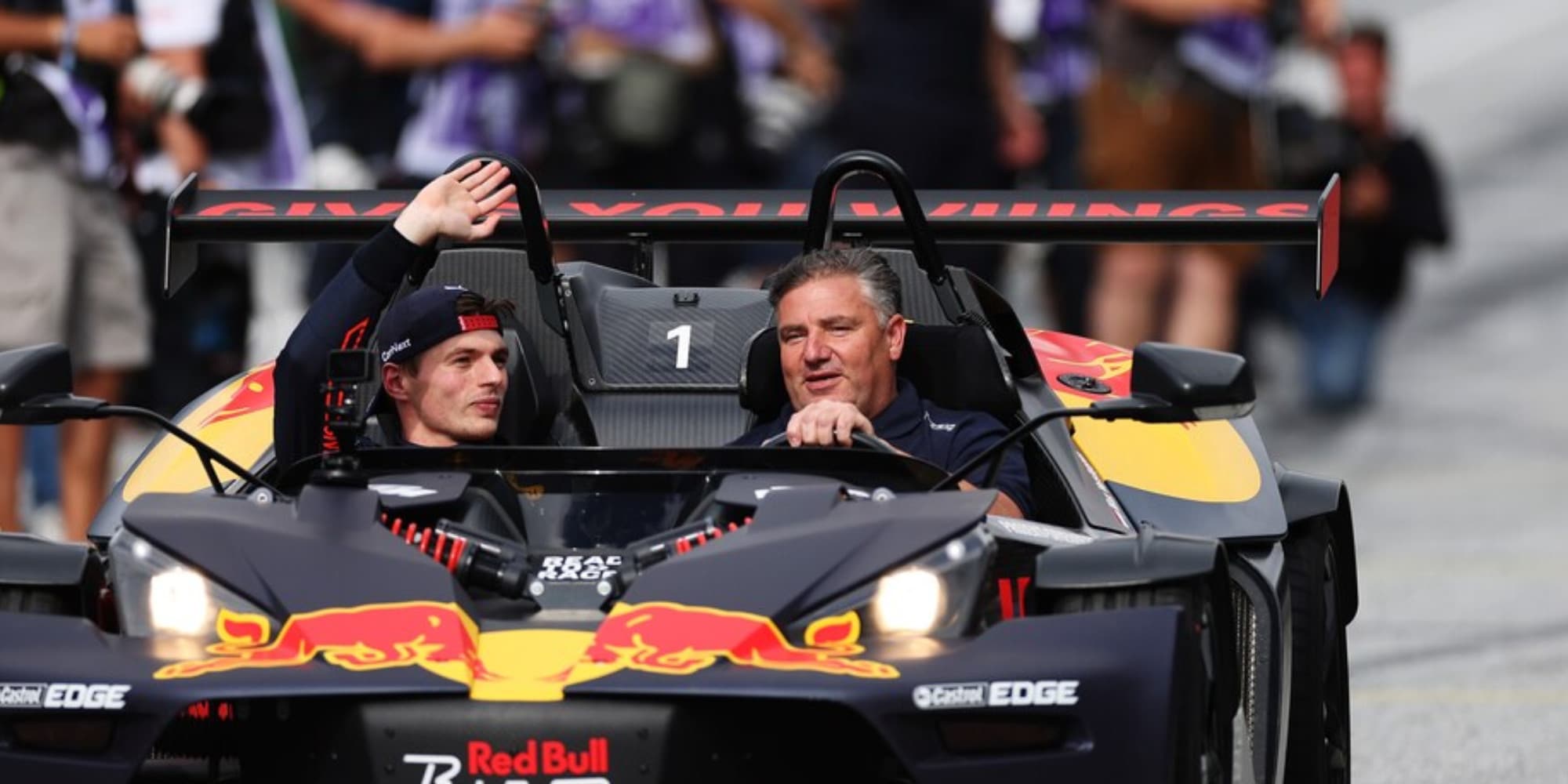 Verstappen: "Favorito dal duello tra i Ferrari, il passo tra noi e loro è simile"