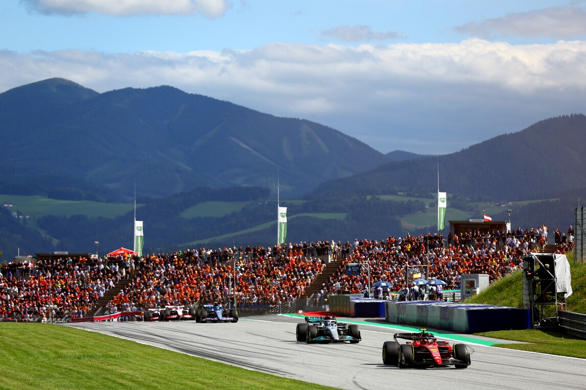 Sainz: "Veloci per battere Verstappen. Lotta con Leclerc? Non so se ci ha rallentato"