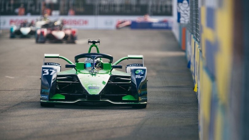 Qualifica-1 ePrix New York: pole a sorpresa, Vandoorne in prima  fila