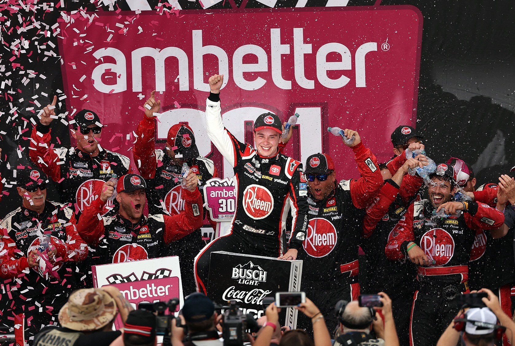 Nascar: Bell vince, Truex domina ma sbaglia strategia
