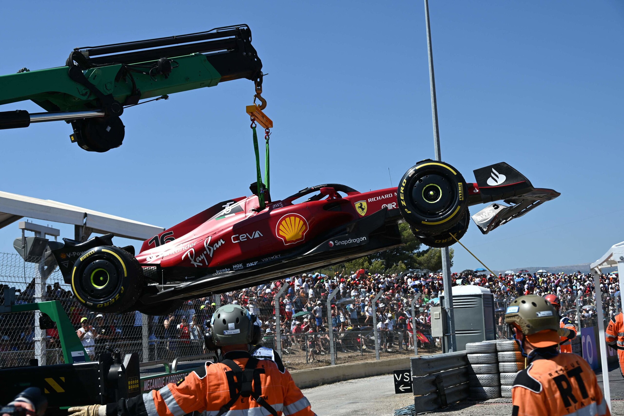 Leclerc finisce a muro nel GP di Francia