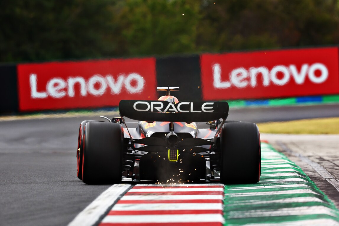 Grosso guaio in casa Red Bull: nuovi motori per Verstappen e Perez