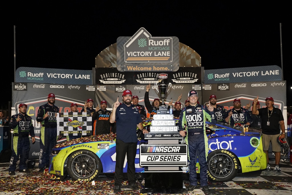 Nascar: tra i guai dei campioni spunta Jones