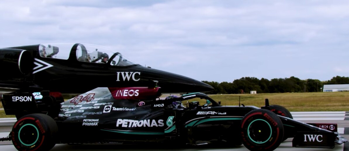 Hamilton contro il jet: riuscirà a batterlo in accelerazione con la sua W12?