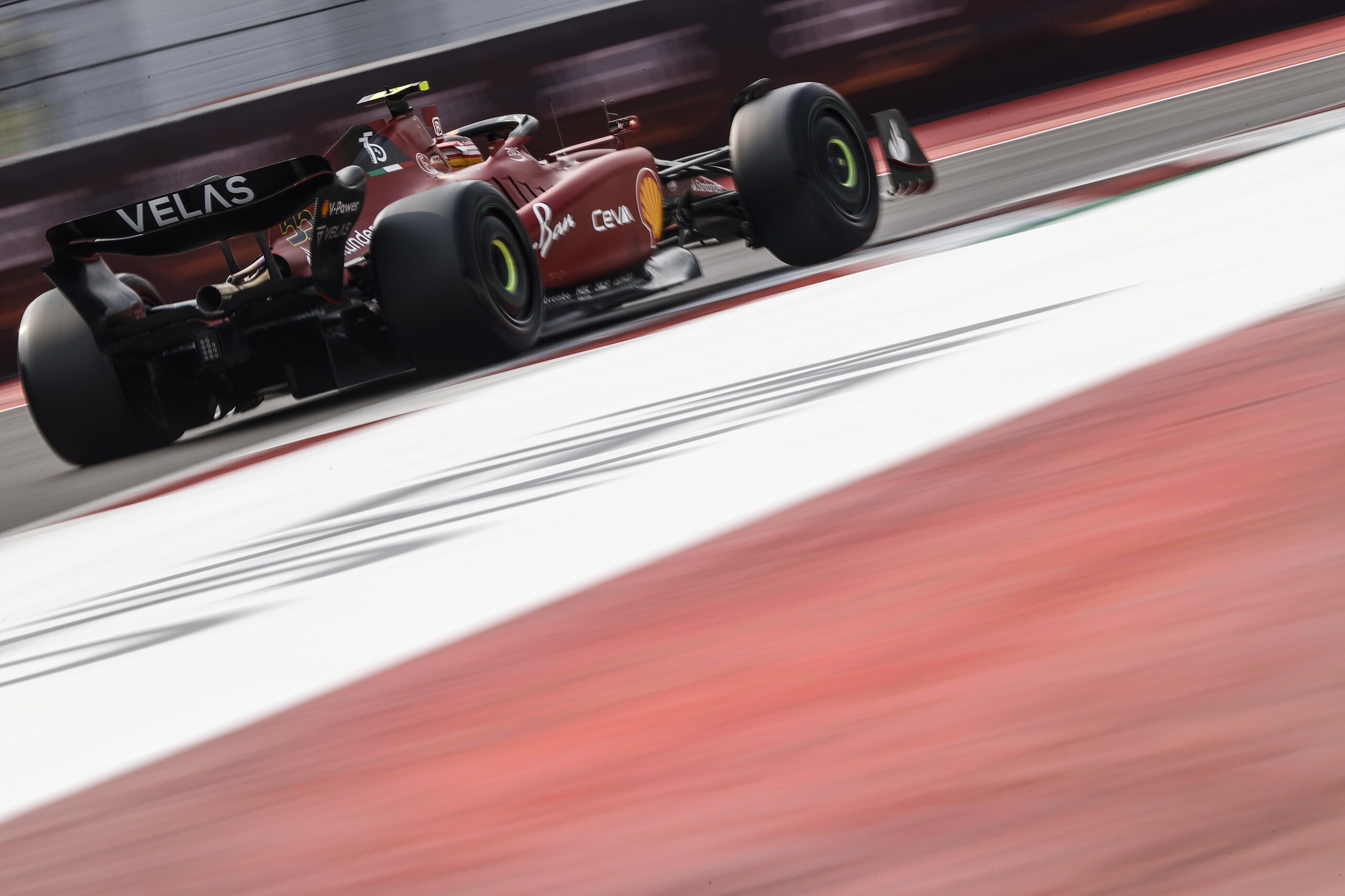 GP Messico: Leclerc contro le barriere nelle libere 2