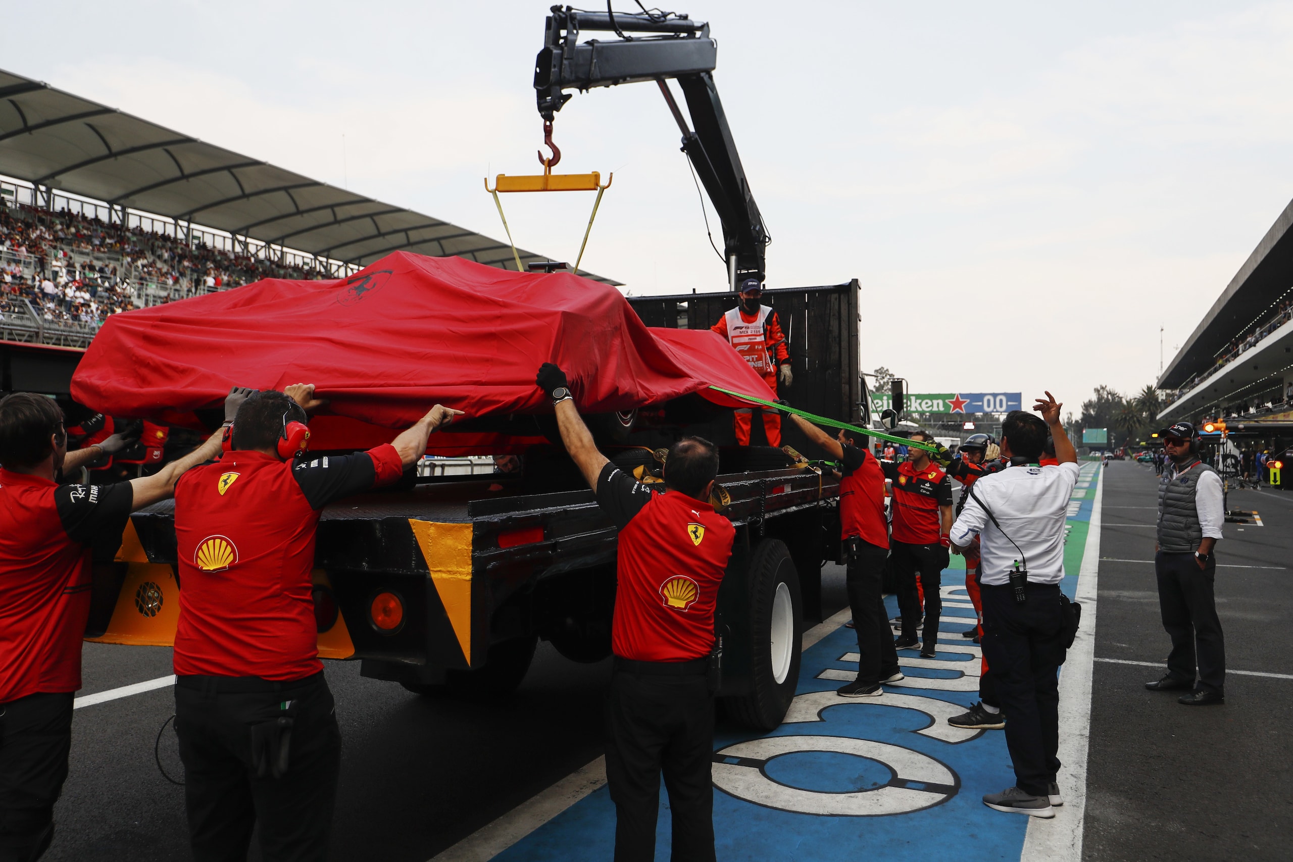 GP Messico: Leclerc contro le barriere nelle libere 2